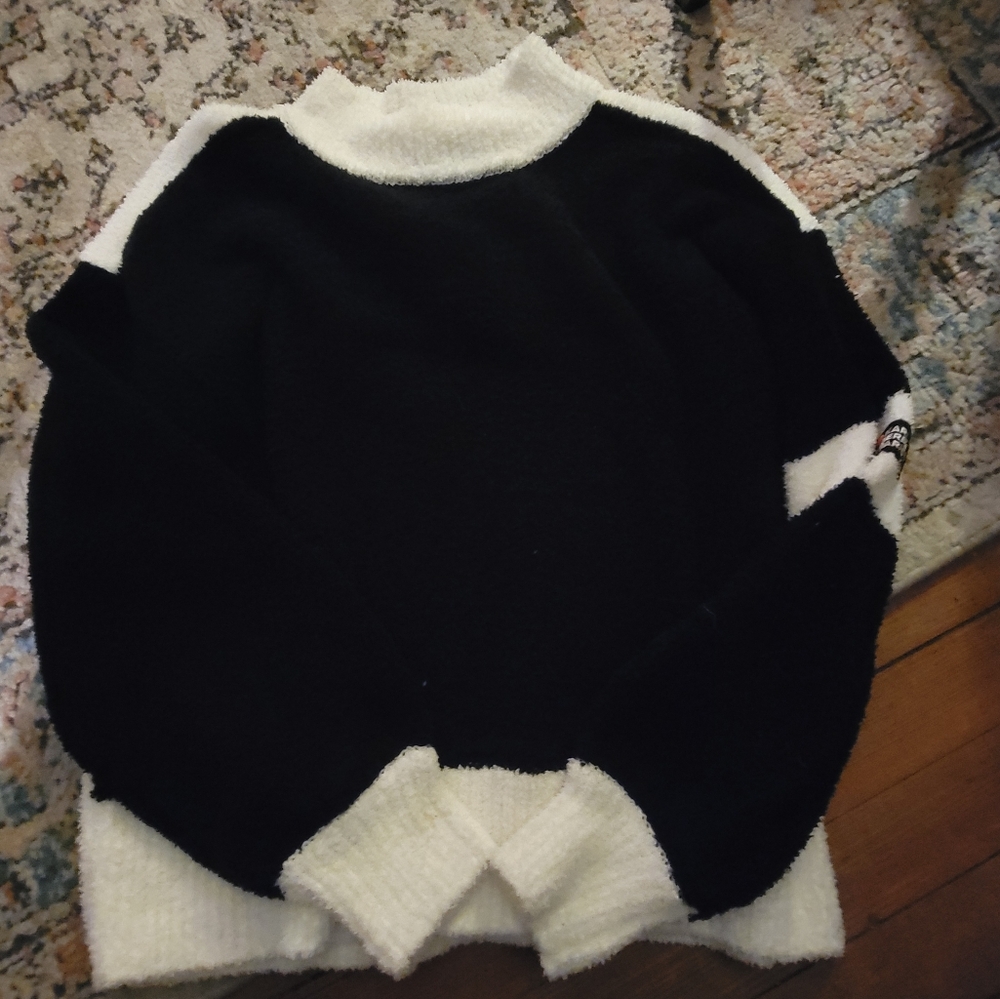Karl Lagerfeld Medium Women's Sweater